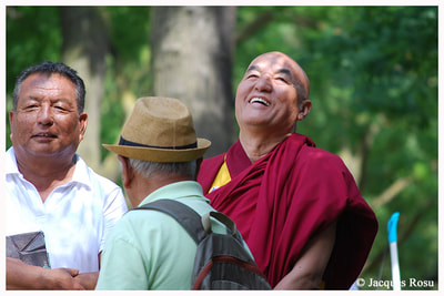 Fou rire de moine boudhiste,
Fête du Tibet,
Vincennes, France